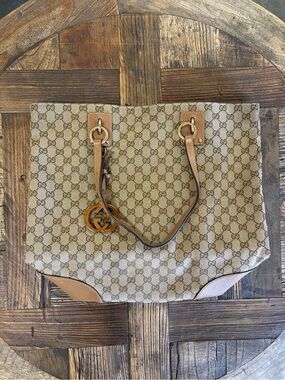 Gucci Beige GG Supreme Canvas Tote with Tan Leather Handles and Gold Hardware